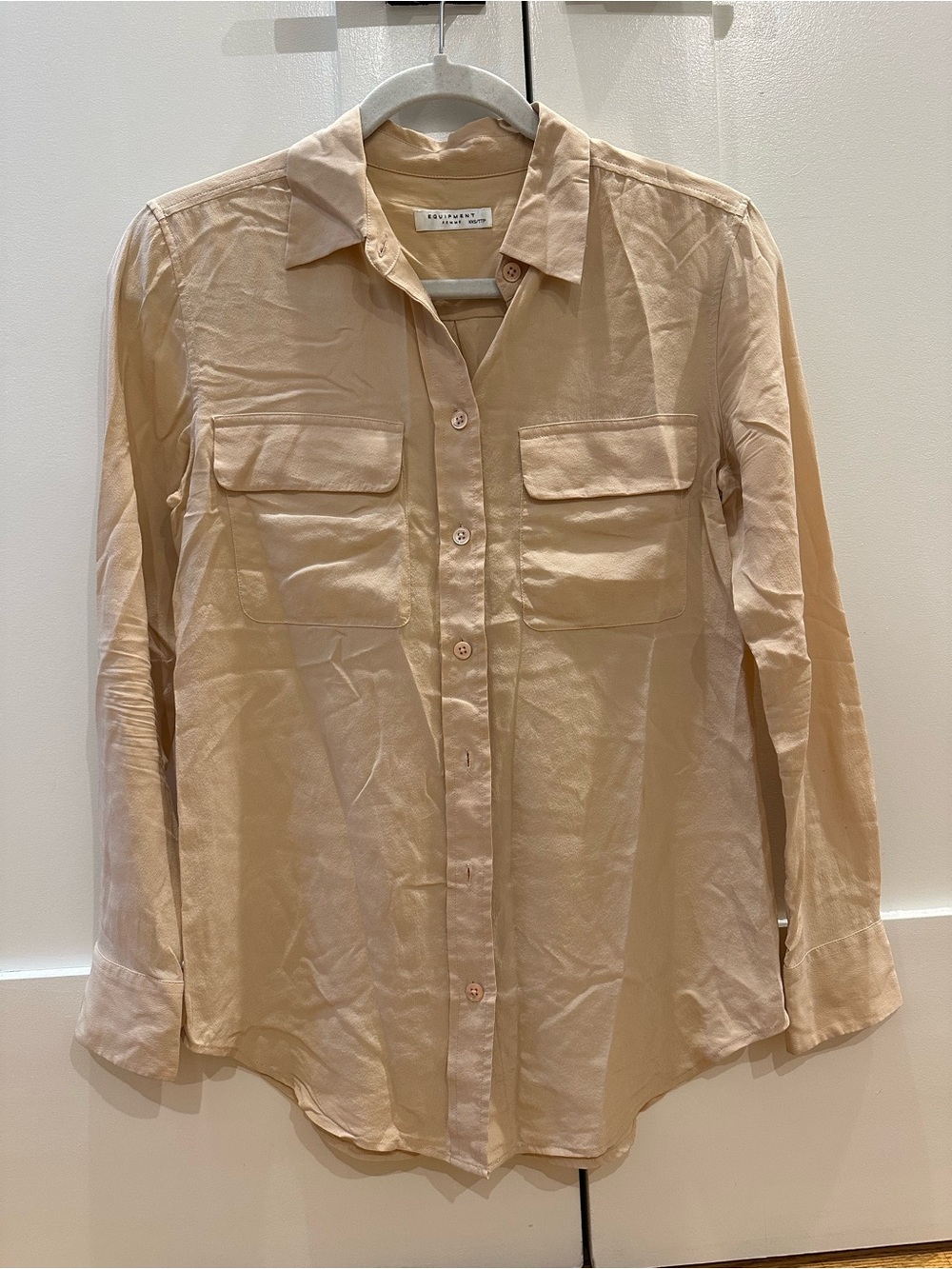EUC Aritzia 100% Silk Women’s Button Down Shirt Size XXS Peach Color